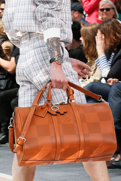Look 27